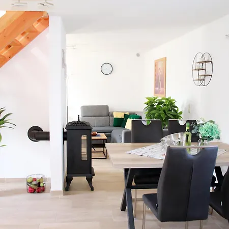 Haus Silvia בית נופש *